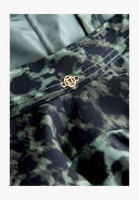 No seleccionado, green/black leopard print