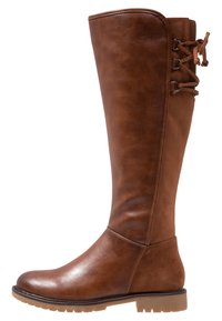 Brązowy skórzany but jeździecki o gładkiej powierzchni, zaokrąglonym nosku i sięgający do kolan. Posiada ozdobne sznurowanie z tyłu oraz teksturowaną gumową podeszwę.