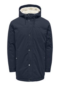 Marinblåt isolerad jacka med huva, utrustad med en mjuk beige fleecefoder, tryckknappar och sidofickor. Slät yttermaterial.