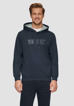 Marine hoodie met trekkoord, kangoeroezak en logo-opdruk. Beschikt over ribgebreide boorden en zoom, zachte stof en gelaagde grijze capuchonvoering.