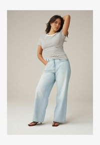 Neselectat, new blue