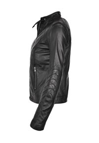 Veste en cuir noire présentée de profil avec des coudières matelassées, une poche zippée et un col pressionné sur fond blanc.