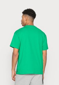 Nike SB T-shirt estampada - lucky green