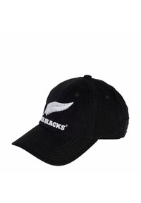 Gorra de pana negra con un logo de helecho bordado en blanco y el texto "ALL BLACKS" en la parte frontal, con visera curva y correa ajustable en la parte trasera.