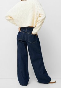 Bershka Jersey de punto - white