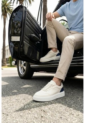 Derimod, Zapatillas - white