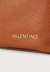 Valentino Bags STEM RE - Käsilaukku - brown