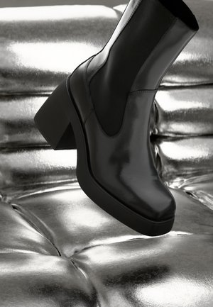 BROOKE - Zābaki ar platformu - black