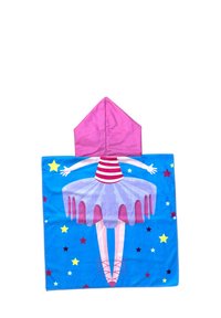 Vaaleanpunainen huppupyyhe, jossa on balettitanssijan grafiikka sinisellä taustalla, tähtiä ja vaaleanpunaisia yksityiskohtia. Pehmeä, imukykyinen kangas selkeillä suunnittelu-elementeillä.