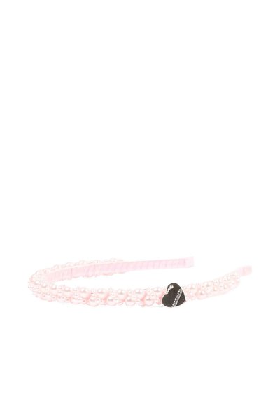 Bandeau rose perlé avec trois rangées de perles et un petit pendentif noir en forme de cœur avec un motif de clé en argent.