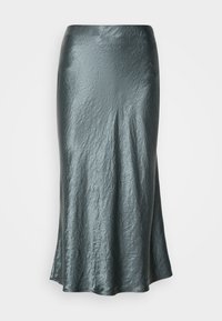 Metallic teal ilgio sijonas su raukšlėtu tekstūru, pasižymintis išsiplėtusiu siluetu ir lygia apdaila. Nėra matomų užsegimų ar papuošimų.