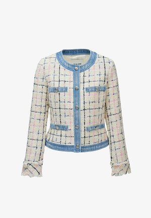Chaqueta de tweed color crema con ribete de mezclilla azul, botones plateados, cuatro bolsillos delanteros con solapa y escote redondo.