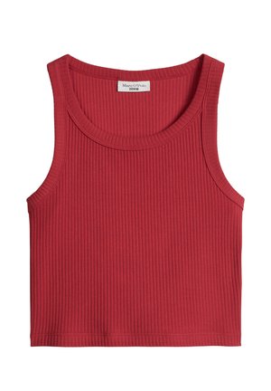 Czerwony prążkowany krótki top na szerokich ramiączkach z okrągłym dekoltem, z małą białą metką marki wewnątrz kołnierza.