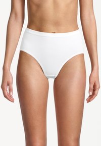 Witte hooggeknipte onderbroek van gladde, rekbare stof. Heeft een eenvoudig ontwerp zonder zichtbare patronen of accenten.