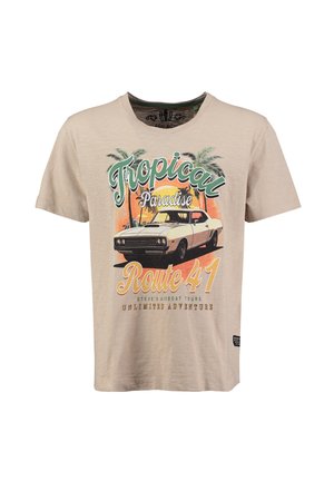 Beige T-shirt met vintage witte auto, palmbomen, zonsondergang en tekst "Tropical Paradise Route 41 Steve's Airboat Tours Unlimited Adventure".