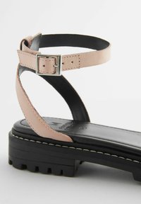 Next FOREVER COMFORT CLEATED - Platformas sandales - pink