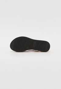 Thumbnail Image 8