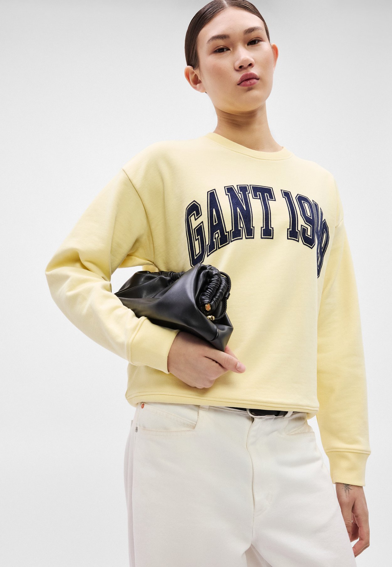 GRAPHIC C NECK