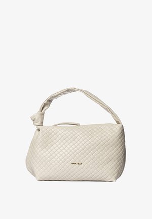 Borsa in pelle intrecciata di colore avorio con manico annodato, dal design curvo e con logo dorato sul davanti. Chiusura con zip nella parte superiore.