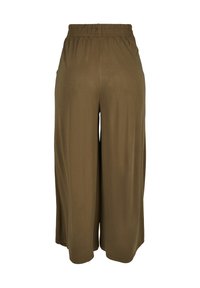 Pantalon à jambes larges vert olive avec taille élastique, confectionné en tissu lisse, montré de dos sur un fond blanc.