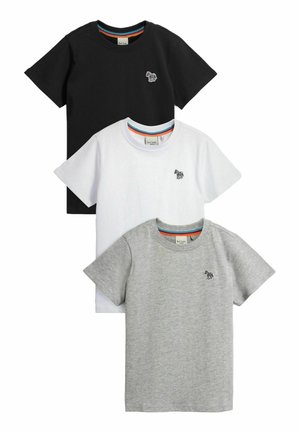Conjunto de tres camisetas de algodón en negro, blanco y gris. Cada una tiene un cuello redondo y un pequeño logotipo de animal bordado en el pecho.
