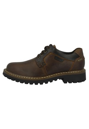Braune Leder Schnürschuhe mit runder Zehenform, strukturierter Oberseite, kontrastierenden Nähten und einer robusten Gummisohle.