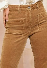 Friends Like These HIGH WAIST POCKET - Auduma bikses - brown corduroy