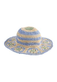 Cappello da sole intrecciato in paglia con motivo a righe blu e crema, decorato con accenti floreali verdi e tesa larga e morbida.