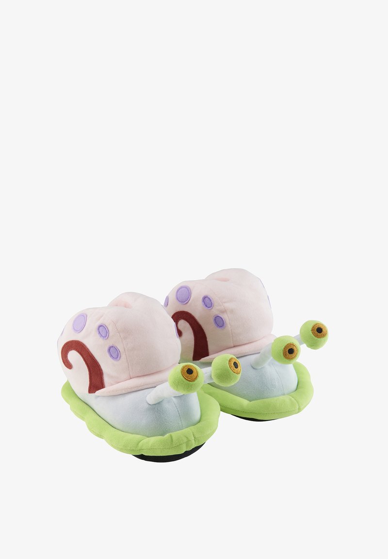 Pantofole a forma di chiocciola in peluche, con un corpo rosa e macchie violette, una base verde e grandi occhi verdi. Texture morbida e design da cartone animato.