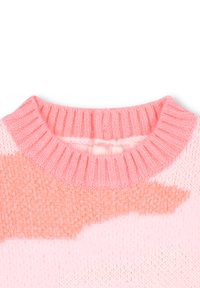 Maglione rosa con colletto a costine, tessuto texture e un design degradé con morbidi motivi blush e corallo.