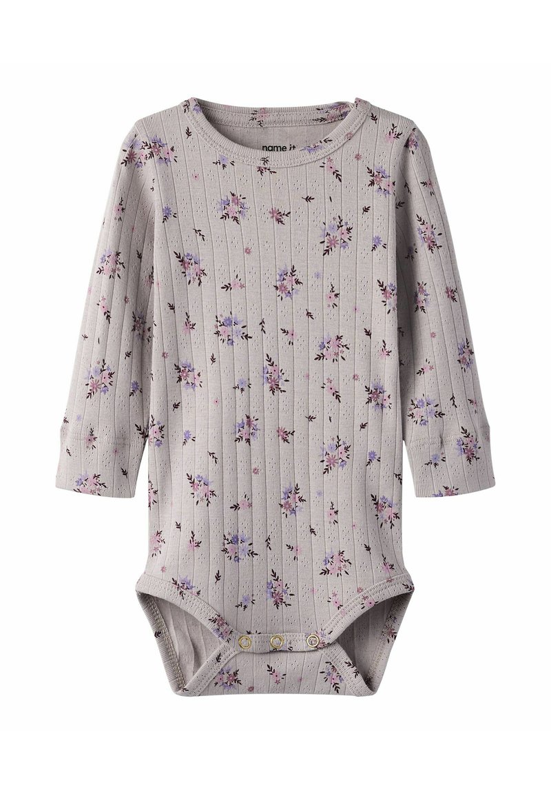 Jasnoszary body z długim rękawem o prążkowanej fakturze, z kwiatowym wzorem w odcieniach fioletu i różu oraz zatrzaskiwaniem u dołu.
