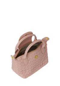 Vævet pink lædertaske med guldbeslag, toplynlås og to håndtag. Indersiden har en kontrastfarvet foring og en ekstra lomme.