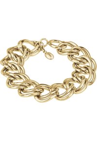 Bracciale in lega dorata con catena a maglie interconnesse, texture liscia e chiusura a moschettone con un piccolo tag del marchio.