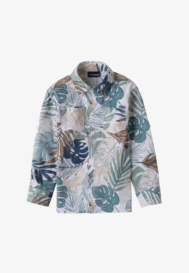 Camisa de manga corta abotonada con una base blanca que presenta grandes patrones de hojas tropicales en teja, azul marino y beis. Dos bolsillos en el pecho.