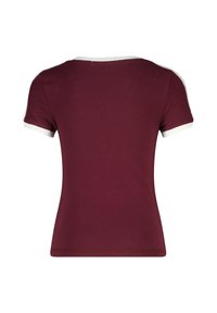 Maglietta corta color granata con rifiniture bianche su maniche e scollatura, mostrata di spalle.