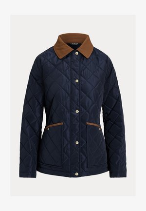 Granatowa pikowana kurtka z brązowym kołnierzem, przednimi napami i kieszeniami z brązową lamówką, zaprojektowana na zimną pogodę.