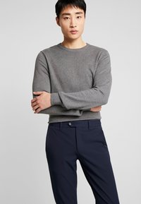Selected Homme SLHSLIM-CARLO FLEX PANTS - Calças - navy blazer