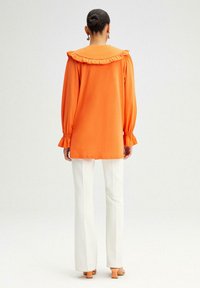 Touché Privé COLLAR DETAILED  - Pogājama blūze - orange