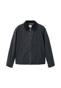 Čierna bunda s predným zipsom, rozšíreným golierom a dvoma bočnými vreckami. Vyrobená z hladkého materiálu s uvoľneným strihom.