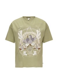 Olive zielona koszulka z krótkim rękawem z wyblakłym abstrakcyjnym wzorem przedstawiającym fioletowe kwiaty lotosu, oko i kształty geometryczne z przodu.