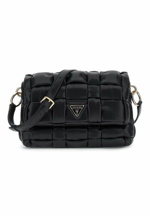 Borsa a tracolla in ecopelle nera trapuntata con finiture dorate, tracolla e placca con logo frontale. Forma rettangolare compatta con design testurizzato.