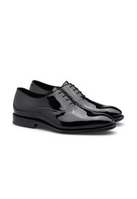 Chaussures habillées en cuir verni noir avec un design épuré, à lacets sur le devant et une finition lisse et brillante. Présentent un bout rond et un petit talon.