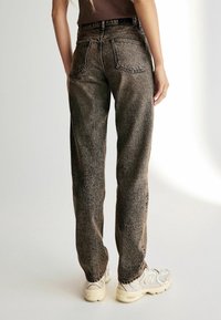 Next RIGID TALL   - Džinsi ar taisnām starām - brown tinted