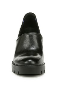 Zwarte leren instapper met een gladde afwerking, stevige rubberen zool en een lichte hak. Heeft een ronde neus en een minimalistisch ontwerp.