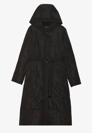 Svart dunjakke med hette, med frontglidelås, belte i midjen og quiltet tekstur. Lange ermer og kne-lengde design.