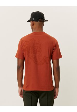 CLYDE - Trükipildiga T-särk - cognac