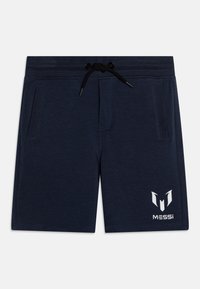 Námořnické modré kraťasy vyrobené z měkké látky, s elastickým pasem na šňůrku, dvěma bočními kapsami a bílým logem Messi na dolní pravé noze.