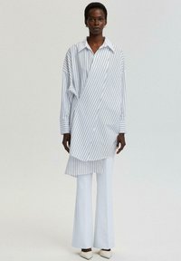 Touché Privé STRIPED LONG WITH TIES - Camicetta - white