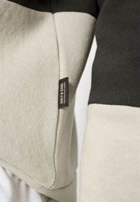 Only & Sons ONSOTIS LIFE CREWNECK - Camisola - peat