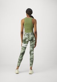 Stronger Top - loden green